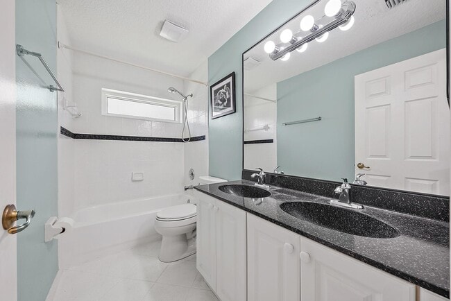 Building Photo - 500 N Cypress Dr