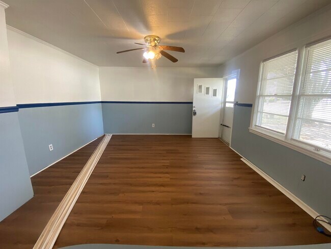 Building Photo - 2811 Sand Dunes Dr