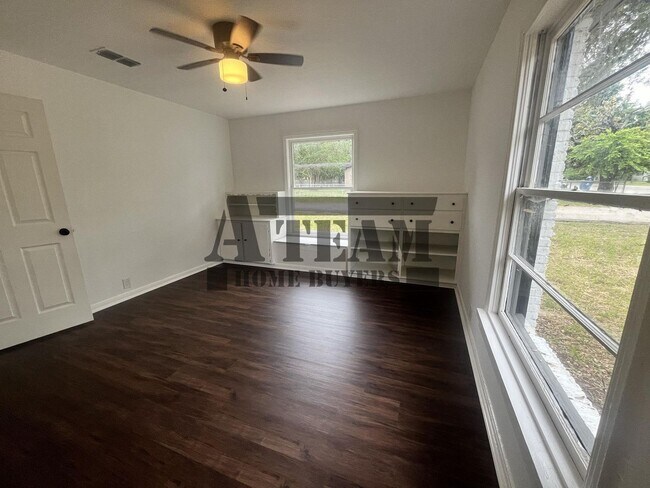 Building Photo - Fully Remodeled 3 Bedroom 2 Bathroom