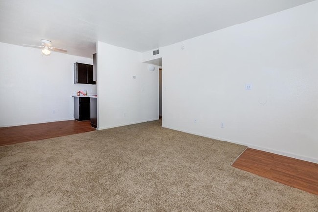 Interior Photo - Paseo Del Prado