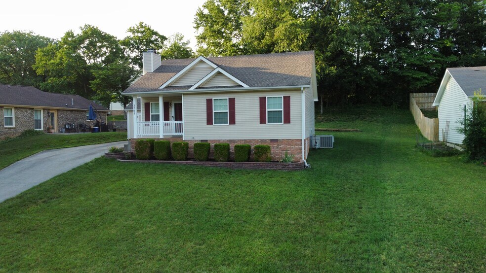 Building Photo - 2203 Ladd Dr