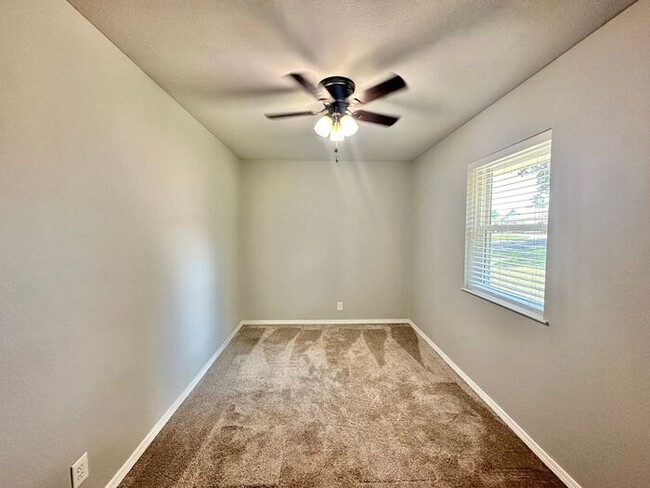 Building Photo - Beautiful 4 Bedroom 2 Bathroom home in Tyler!