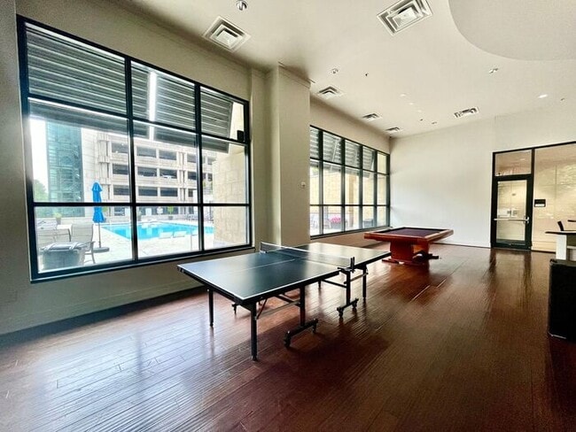 Building Photo - 3040 Peachtree Rd