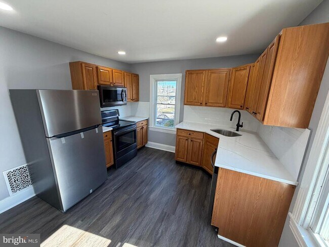 Building Photo - 124 W Butler Pike