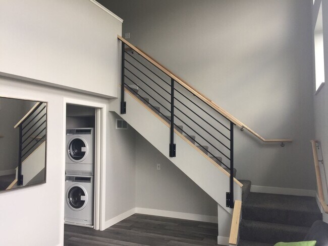 Building Photo - Studio, Top Floor Loft! U of M, Light Rail