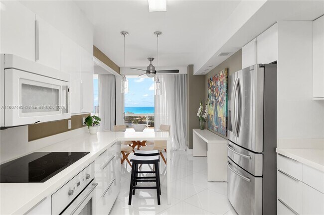Building Photo - 3640 Yacht Club Dr