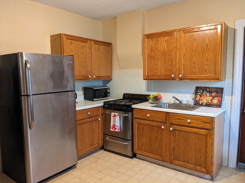 Building Photo - 905 W 9th St