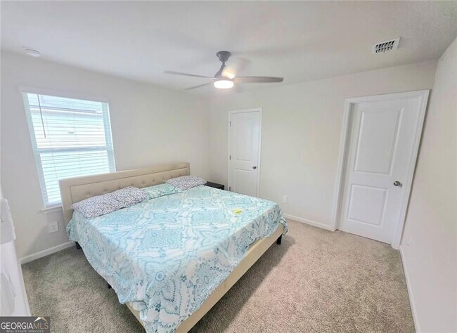 Building Photo - 327 Vly Oak Dr