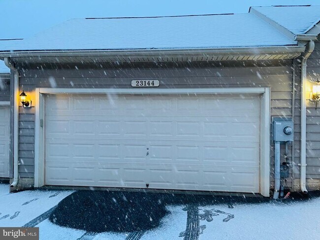 Building Photo - 23144 Basswood Hill Dr