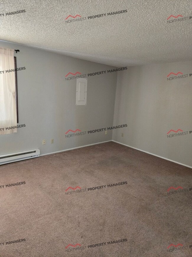 Building Photo - R40B