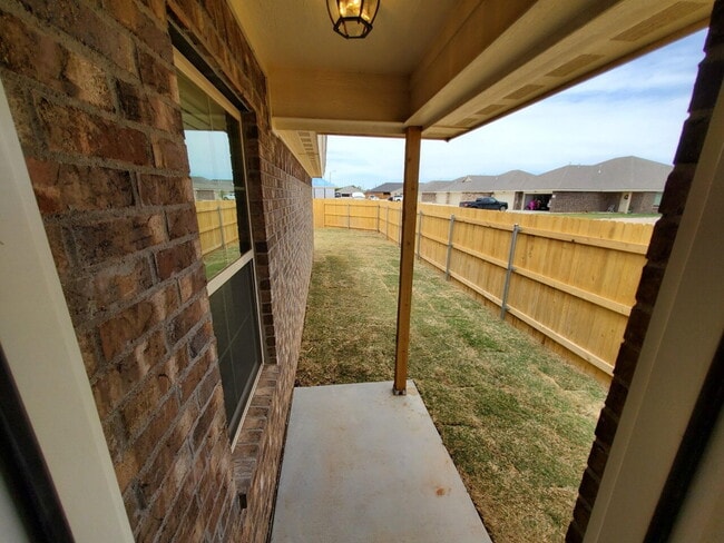 Building Photo - "Charming 3-Bedroom Duplex Retreat with 2 Baths in the Heart of Lubbock – 1360 Sq Ft of Cozy Livi...