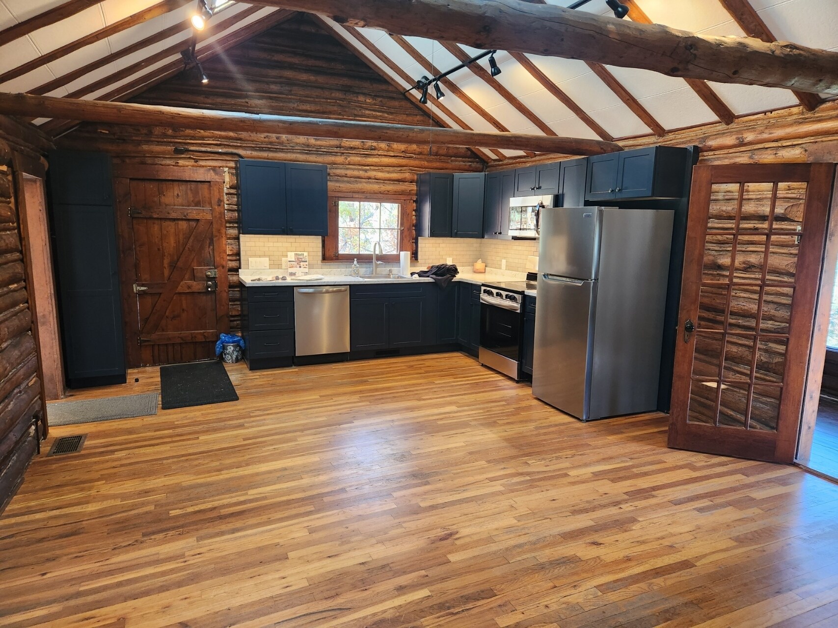 Kitchen - 20650 Seminole Rd