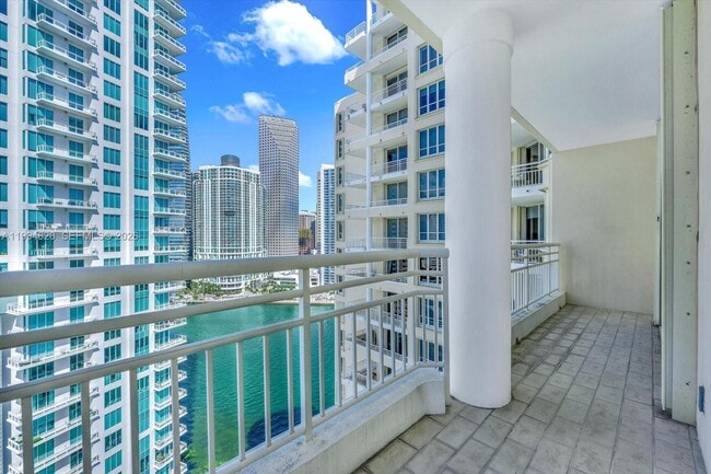 Building Photo - 888 Brickell Key Dr