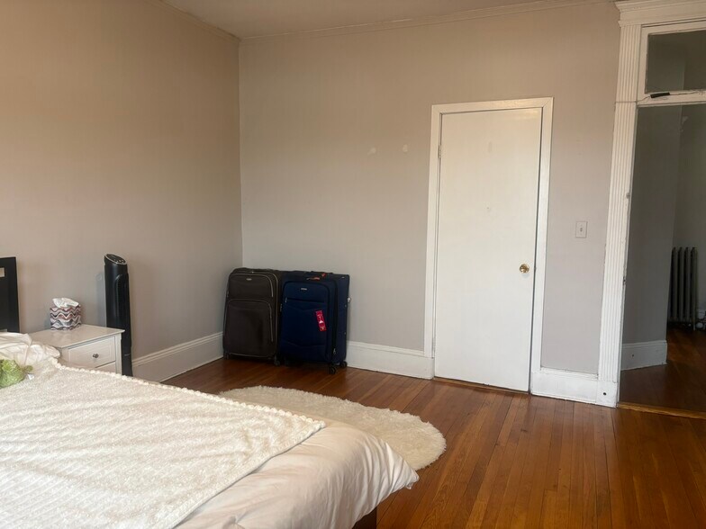 Building Photo - 1066 Commonwealth Ave