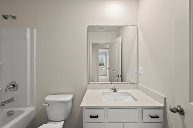 Building Photo - 2058 Gln Xing Dr