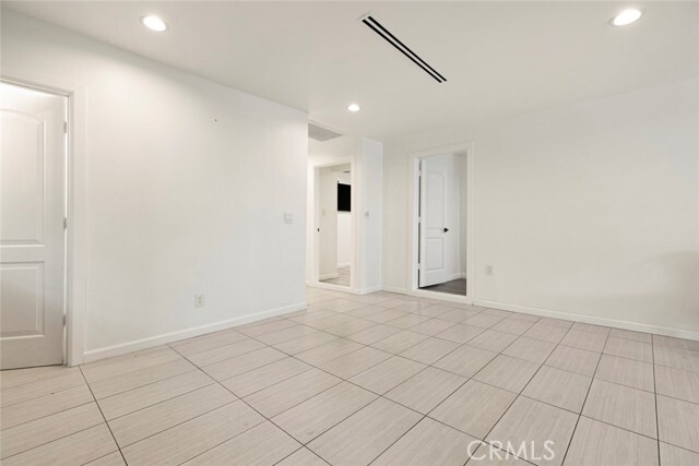 Building Photo - 10265 Strathern St