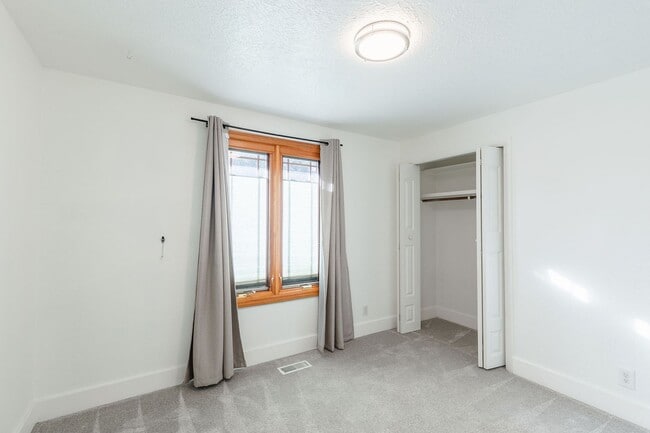 Building Photo - Heart of Eagle 4 Bed 2 Bath Home