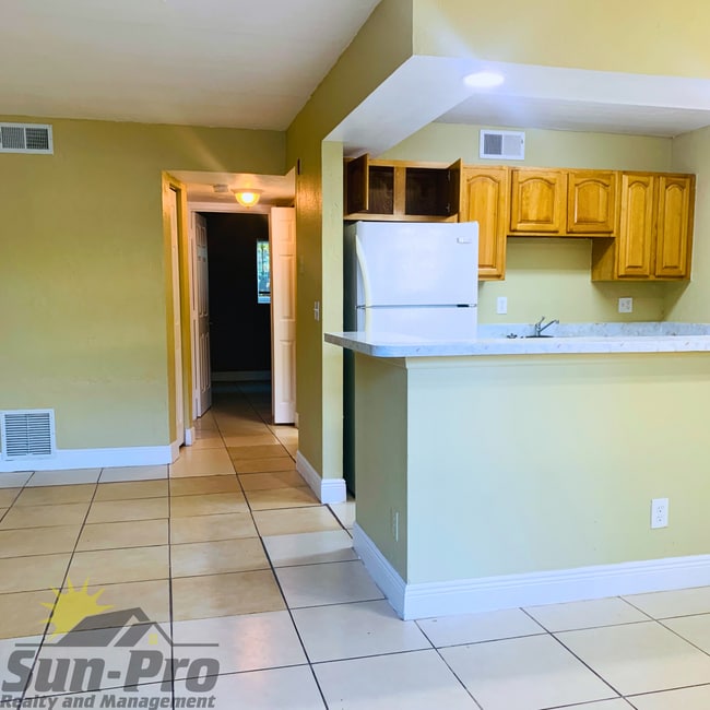 Building Photo - 900 S Peninsula Dr