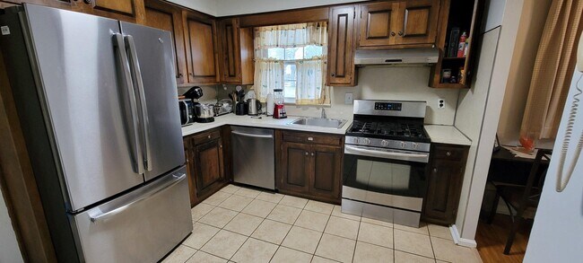 Building Photo - 117 N Brookfield Rd