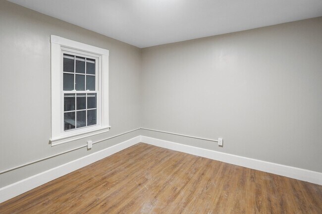 Building Photo - 44 Pratt St