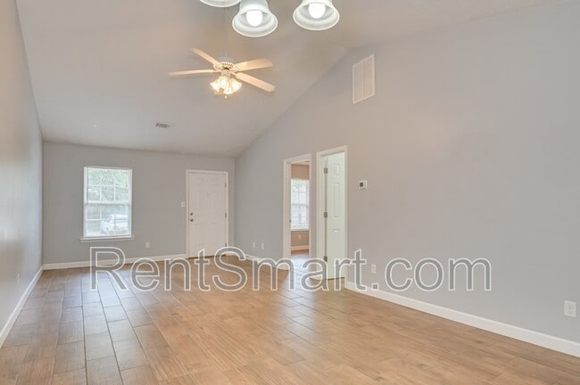 Building Photo - 330 Beech Ln