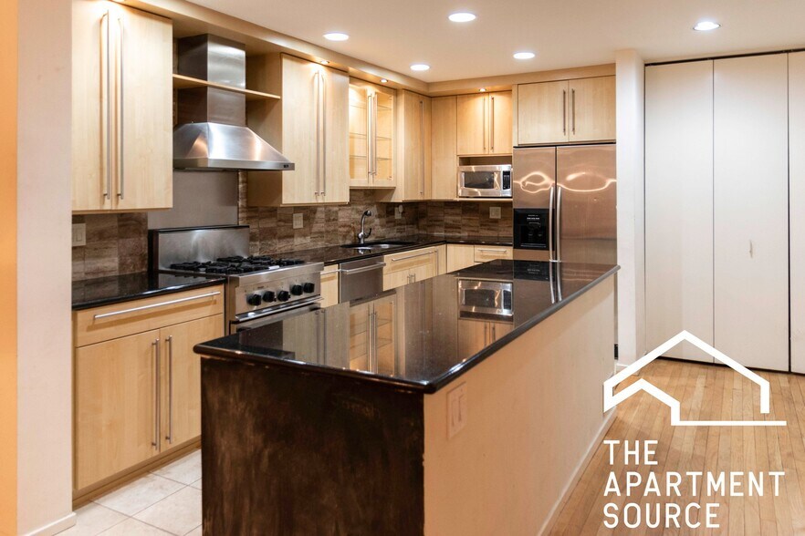 Building Photo - 1810 N Fremont St