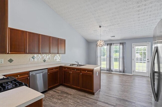 Building Photo - 2615 Snowcrest Pl