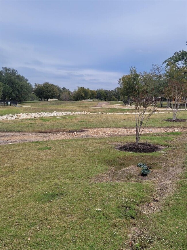 Building Photo - 121 Tall Grass Dr