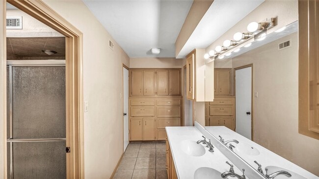 Building Photo - 10919 Paulwood Dr