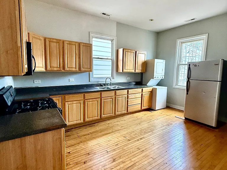 Building Photo - 2110 N Western Ave