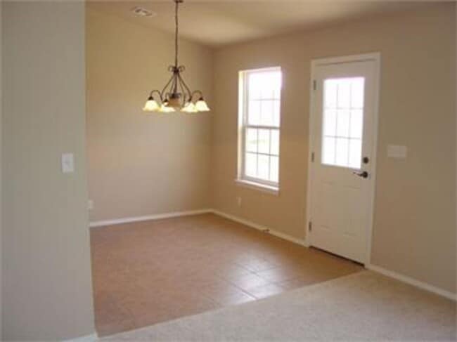 Building Photo - 3-Bed 2-Bath Home in Claremore!