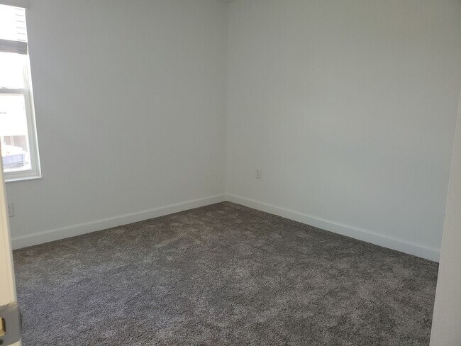 Building Photo - Spacious Bridgewalk Townhome