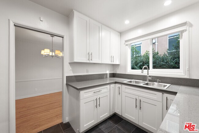 Building Photo - 1208 N Crescent Heights Blvd