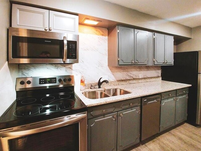 Building Photo - 3512 Dodge St