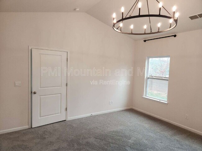 Building Photo - 299 Ridgeview Ln