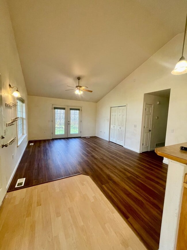 Building Photo - Ranch style 3bedroom/2 bathroom with an Oversized two car garage +giant carport!  Large private l...