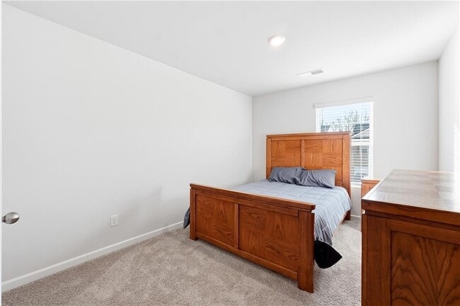 Building Photo - 265 Lauritsen Way