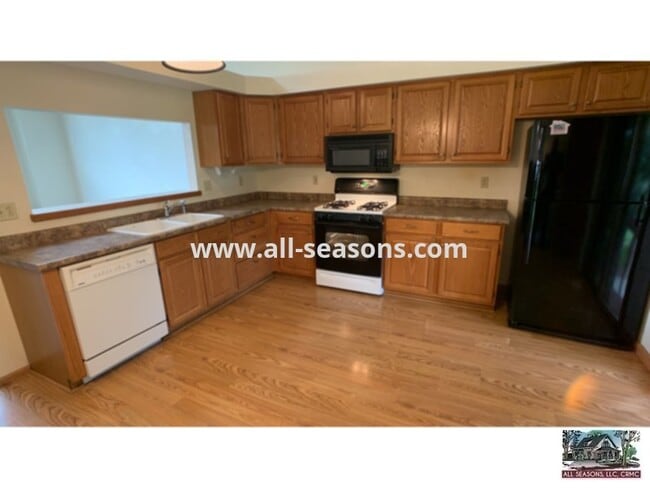Building Photo - Beautiful home across from park in Fairfax!