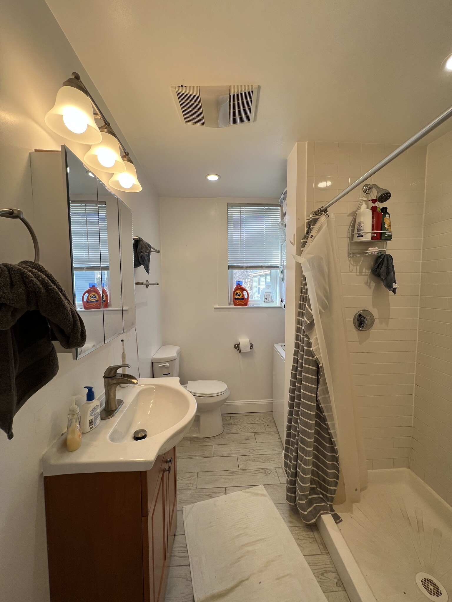 Building Photo - 176 Elm St