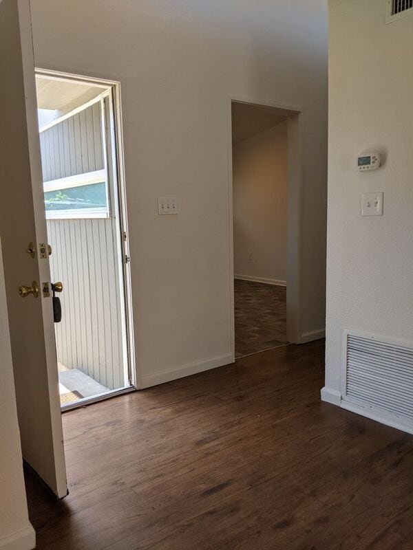 Building Photo - 15411 Fernview St