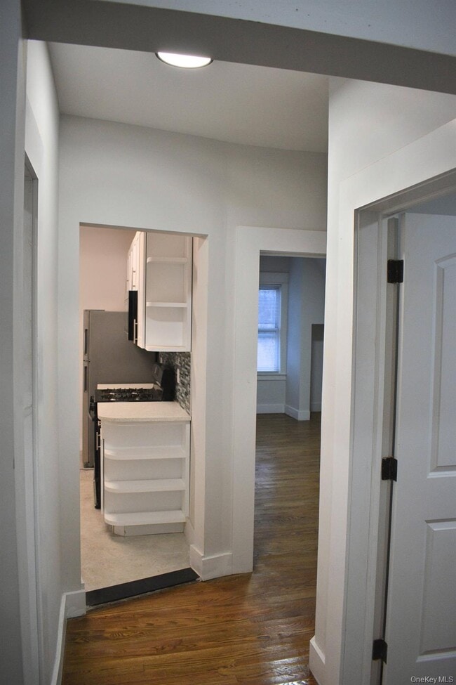 Building Photo - 563 E 3rd St