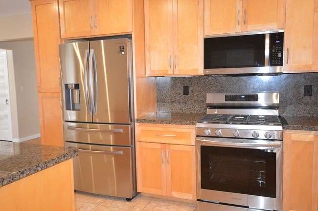 Building Photo - 3 Bedroom East Orange Home