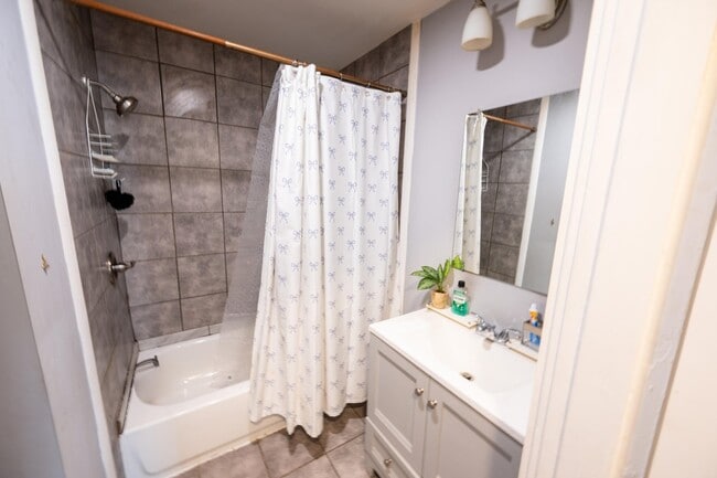 Building Photo - 327 Covert Run Pike