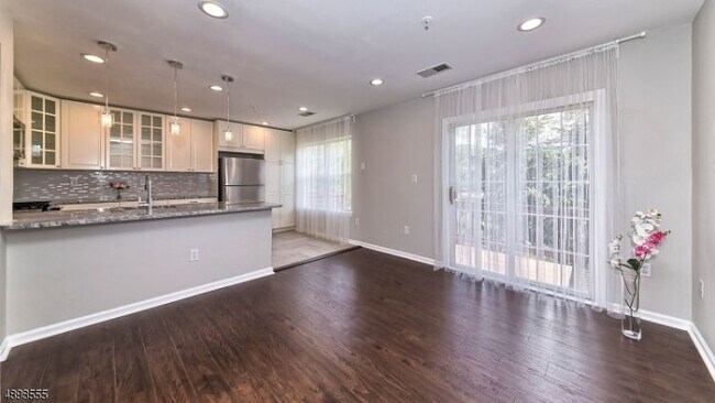 Building Photo - 44 Greenbrook Dr