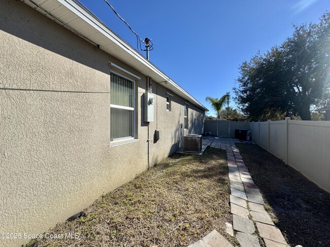 Building Photo - 181 Del Monte St NE