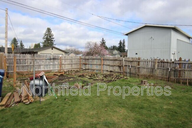 Building Photo - 1905 4th Street