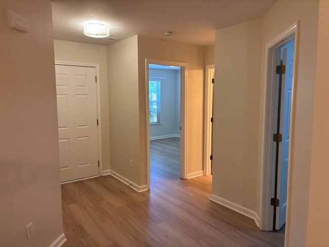 Building Photo - 83 Birkshire Way