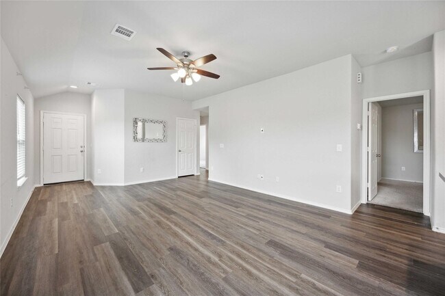 Building Photo - 7907 Hollow Root Ln