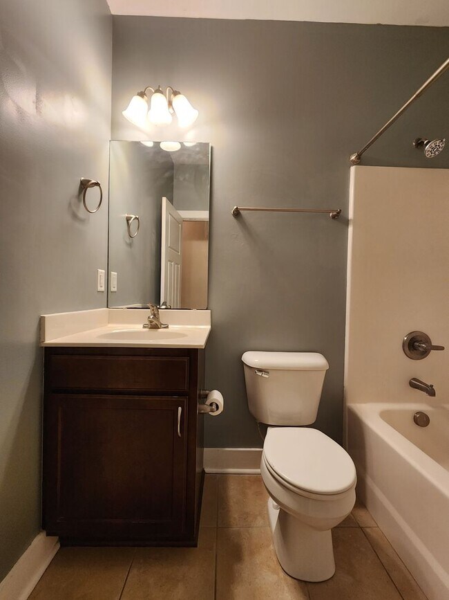Building Photo - 3 Bedroom home with an upstair bonus room ...