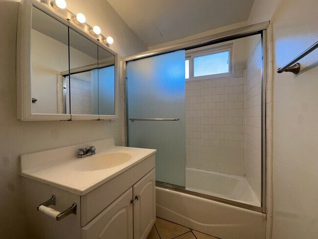 Building Photo - 21 Thornton Ave